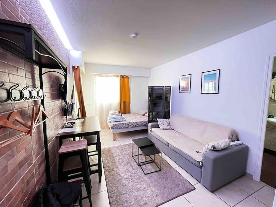 Parking + Piscine, Tout Confort, Proche Aeroport & Mer Saint-Laurent-du-Var Luaran gambar